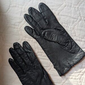 Vintage Black Leather Gloves – Women’s Small – Classic Timeless Style